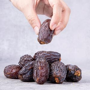 Medjool Dates Premium – Soft, Sweet, and Juicy